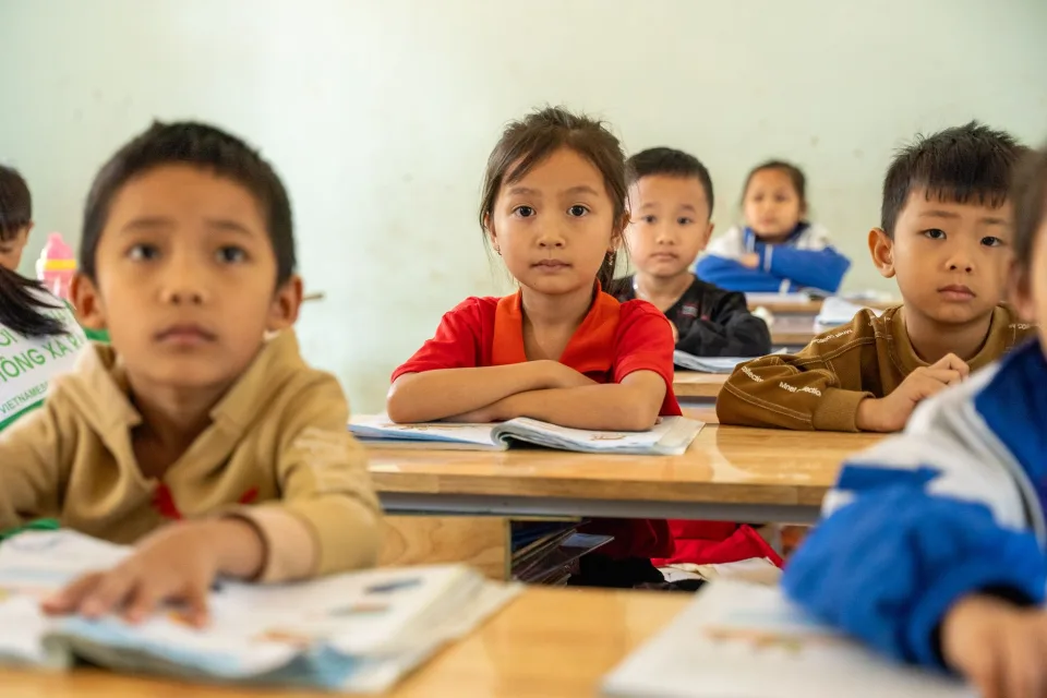 Bé viết chữ xấu, sai chính tả — luyện lại nét và quy tắc — trước